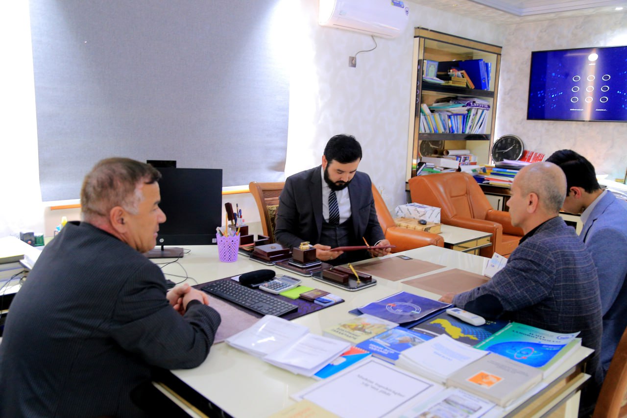 Professor Qosimov Ali Asqarxon ma'ruza paytida